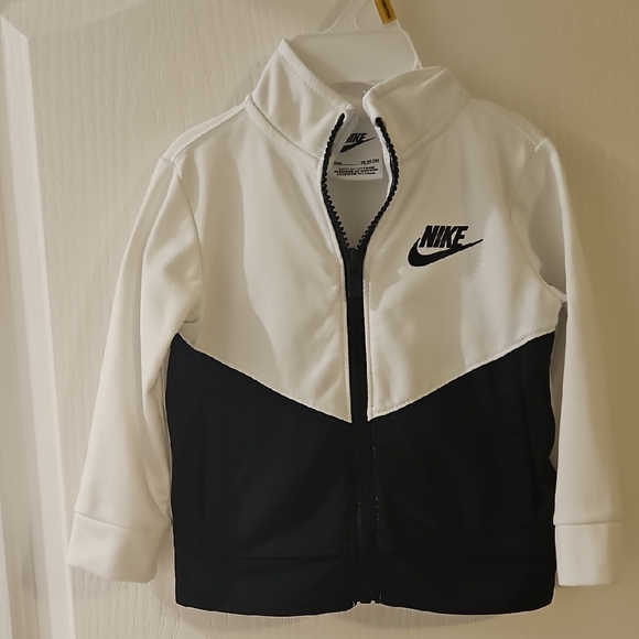 Nike Jacket in Black and White Size 12M - Picture 1 of 3